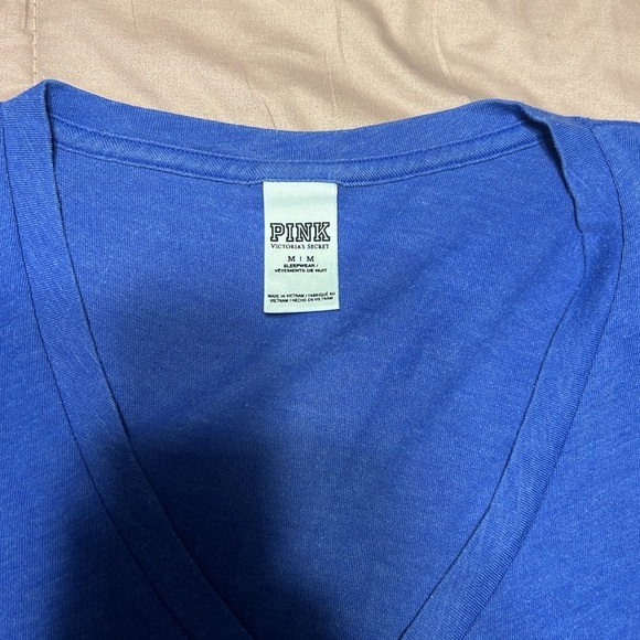 VS PINK T-Shirt - Picture 3 of 4